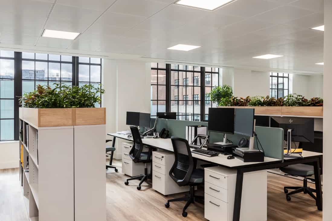 Hot Desk Is Flexible Office Solution for a Modern Workforce